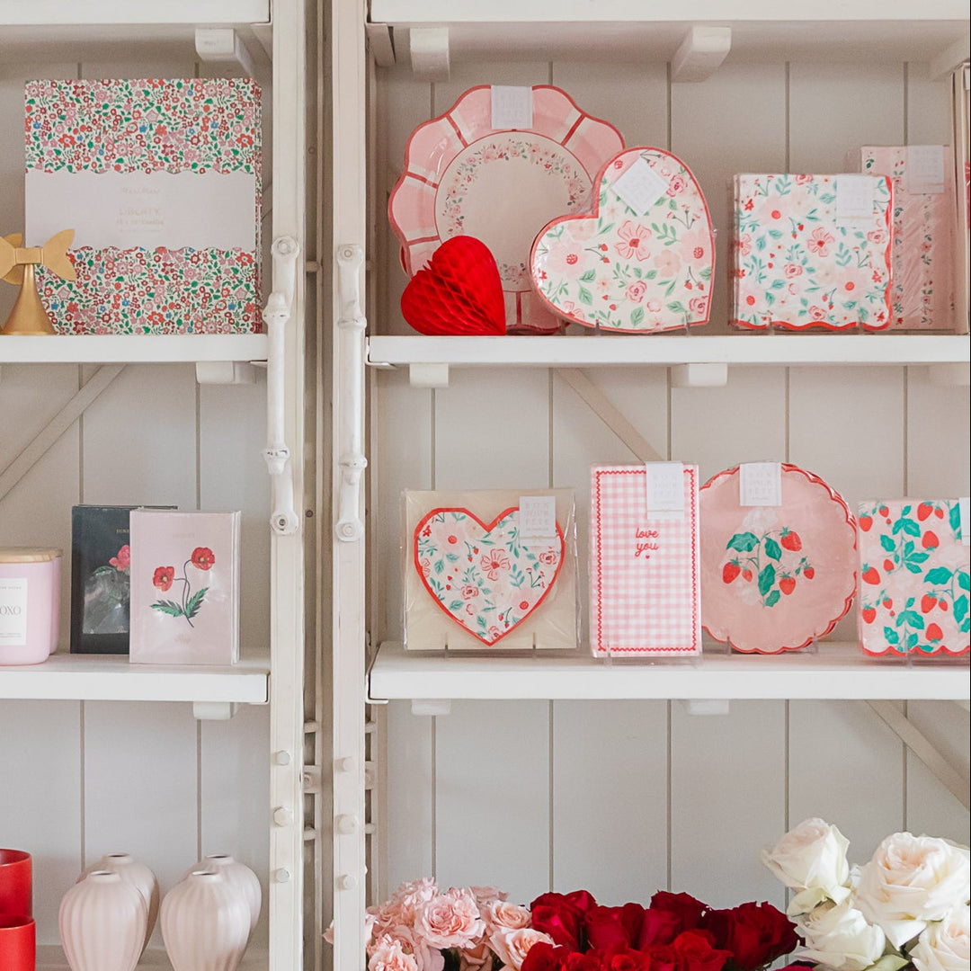 SWEET STRAWBERRY SMALL PLATES Bonjour Fete Plates SWEET STRAWBERRY SMALL PLATES Bonjour Fete - Party Supplies