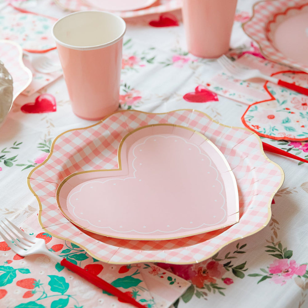 PINK VALENTINE HEART PLATES Bonjour Fete Plates PINK VALENTINE HEART PLATES Bonjour Fete - Party Supplies
