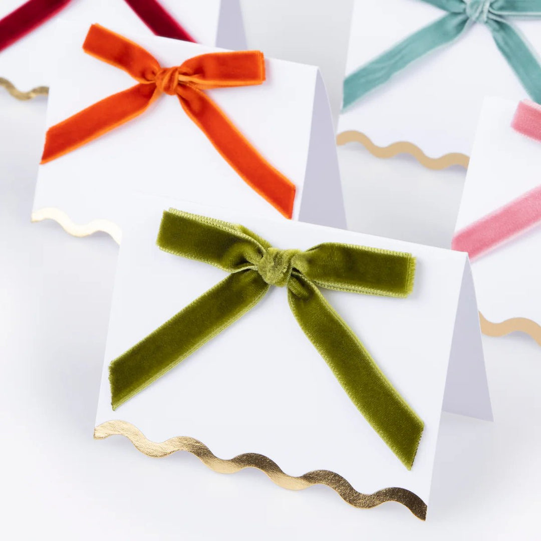 Velvet Bow Scalloped Place Cards