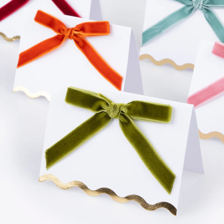Velvet Bow Scalloped Place Cards