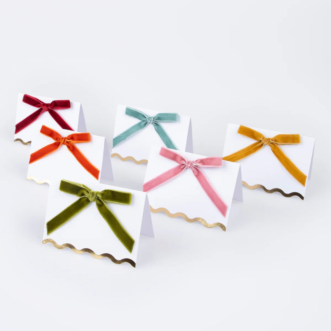 Velvet Bow Scalloped Place Cards