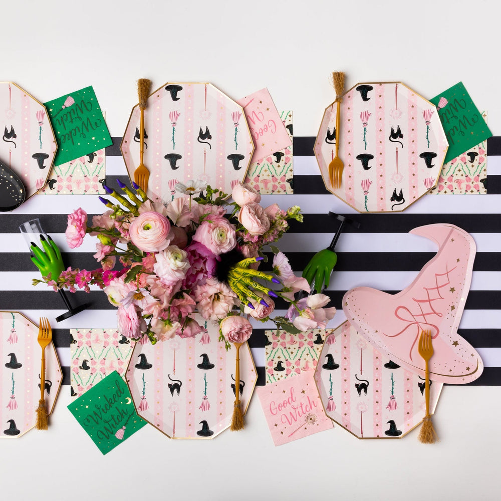 PINK WITCH HAT LARGE PLATES Bonjour Fete Plates PINK WITCH HAT LARGE PLATES Bonjour Fete - Party Supplies
