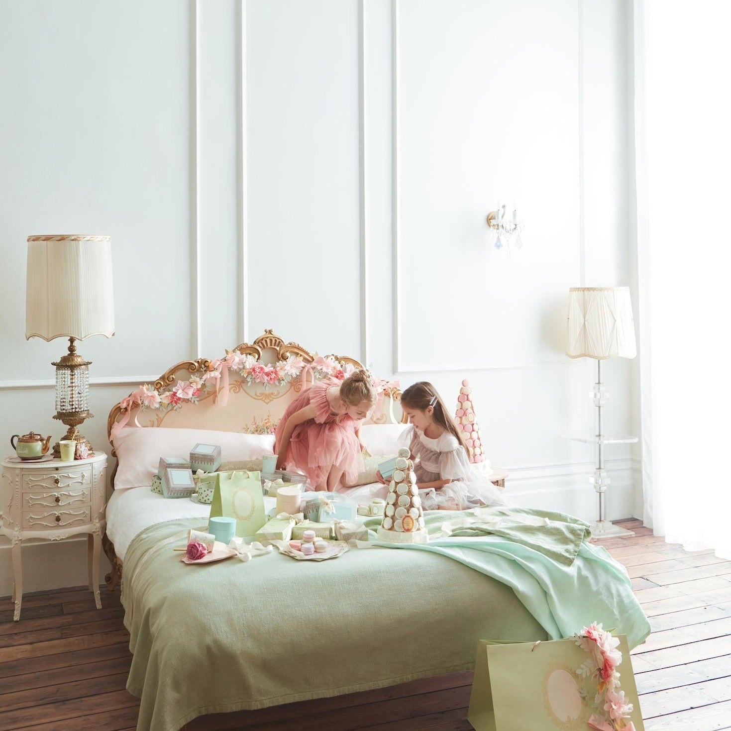 Meri Meri X Laduree Paris Macaron Surprise Balls – Bonjour Fête