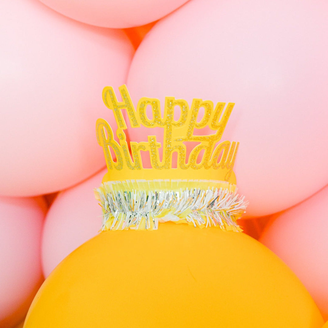 Ballons happy birthday confettis multicolores : décoration de fête