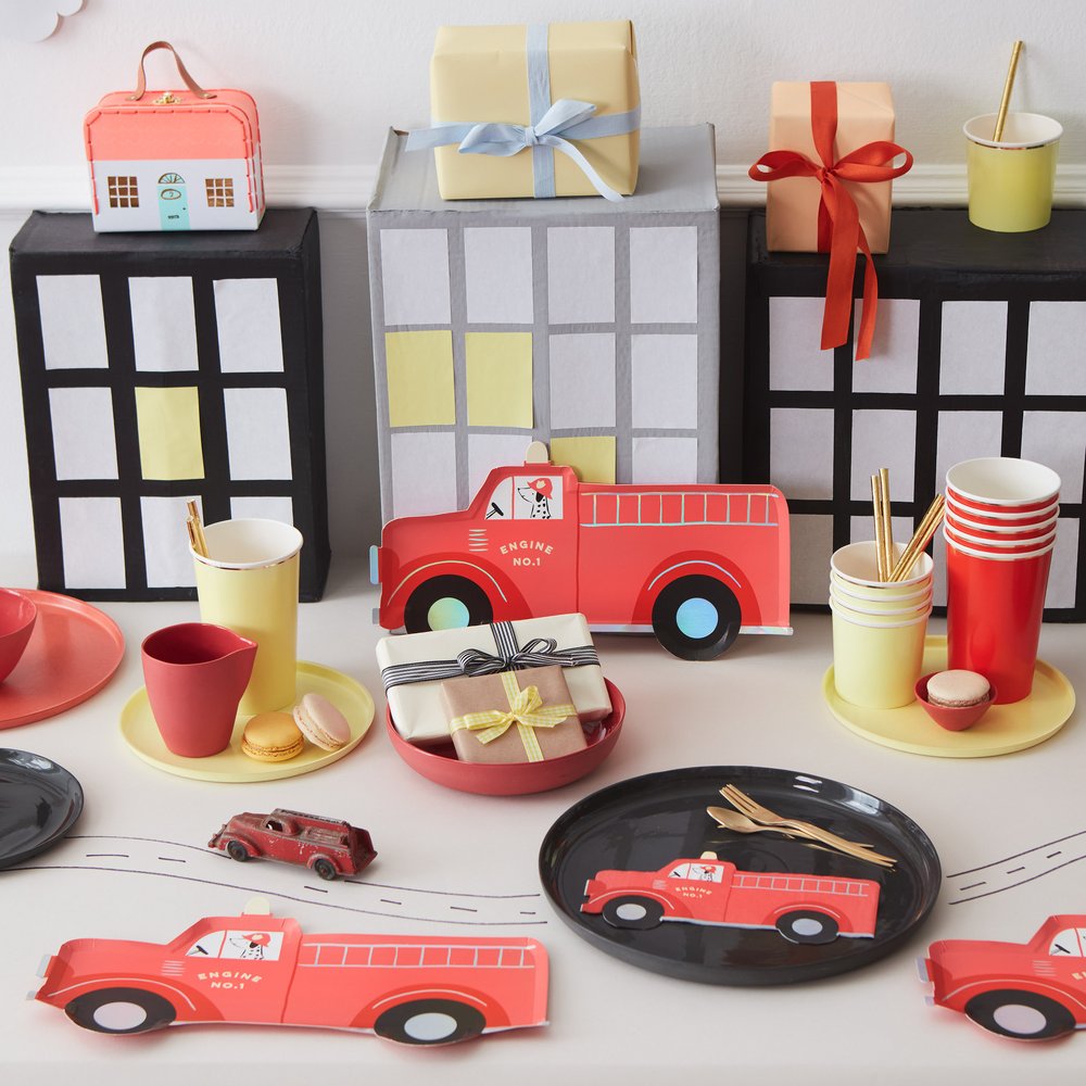 FIRE TRUCK PARTY PLATES Meri Meri Plates Bonjour Fete - Party Supplies