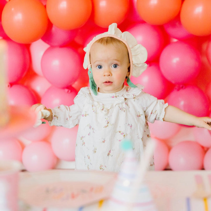 PEACH DAISY BABY BONNET Meri Meri Baby Bonjour Fete - Party Supplies