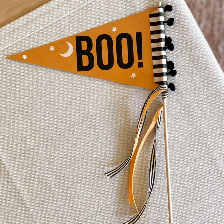 HAPPY HALLOWEEN / BOO FLAG IN BLACK BY THREAD MAMA Thread Mama Halloween Favors Bonjour Fete - Party Supplies