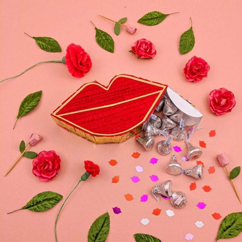 MINI LIPS HANDMADE PIÑATA FAVOR Lula Flora Mini Pinatas Bonjour Fete - Party Supplies